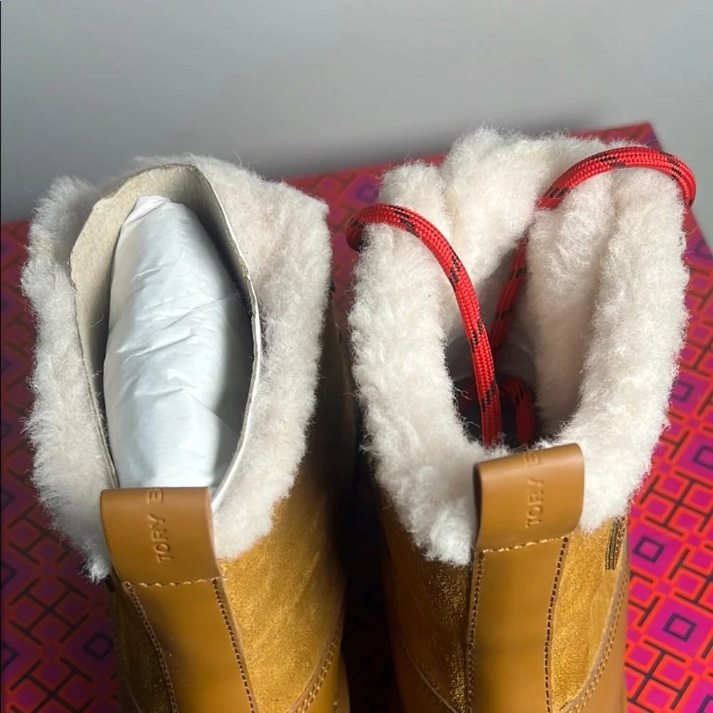 TORY BURCH thea shearling boots size6 color/rhum natural 202 rubberized leather